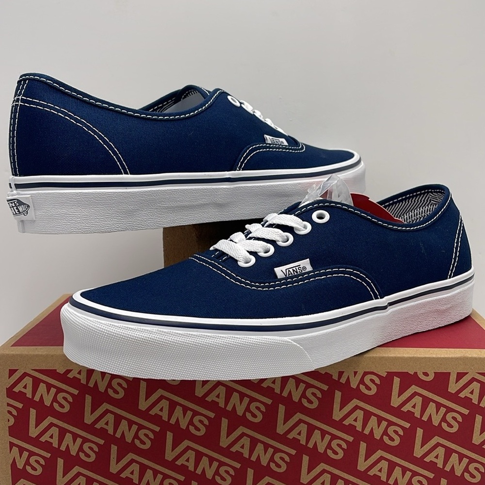 Vans • WMNS Authentic (Angstrplng) Dress Blue/True White
VN000EE332D
Sneakers - Picture 12 of 16